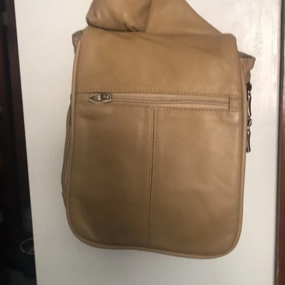 Buxton NWOT Crossbody Bag - Picture 2 of 8